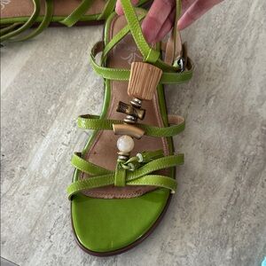 K. Arston size 40 Green Strappy Sandals